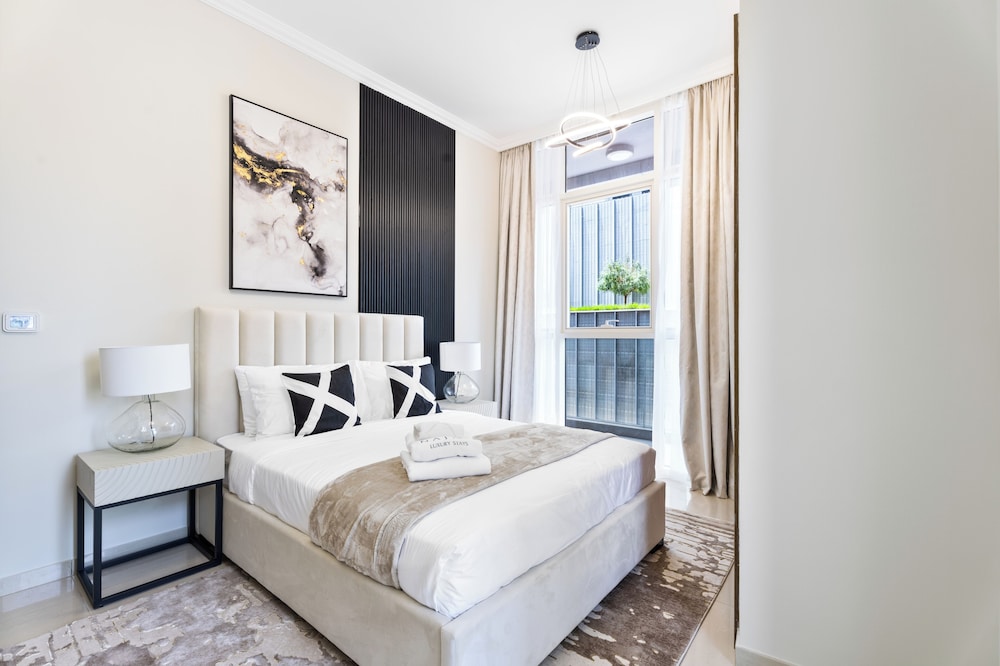 Nasma Holiday Homes - Dunya Tower — hotel room