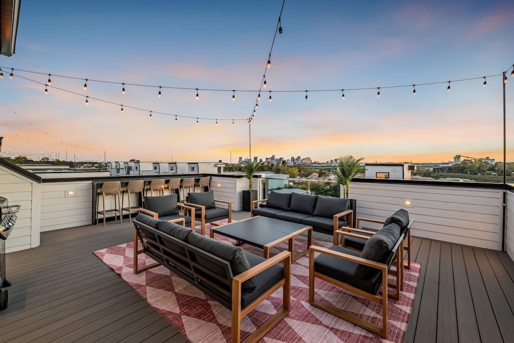 Disco Lounge Double Rooftop Hot Tub Nashville