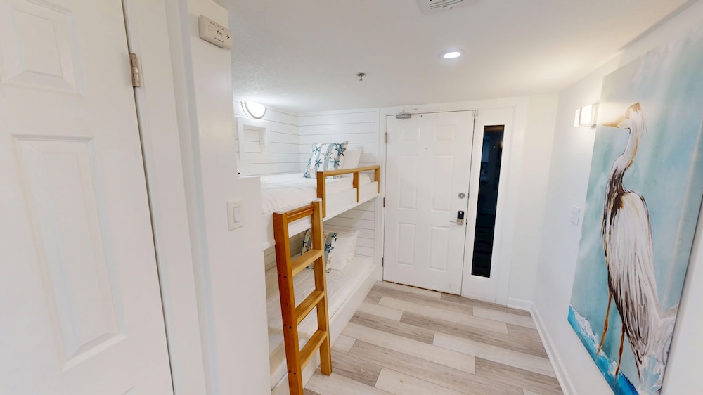 Destin Towers 113 2 Bedroom Condo