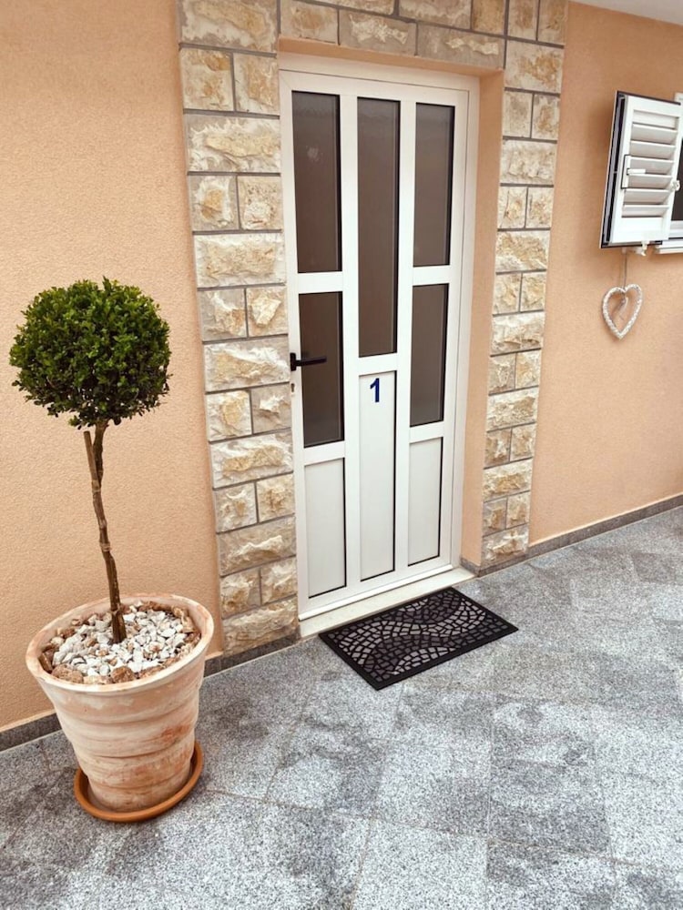 A1- apt With Terrace, Just 3 min Walk to the Beach view 5