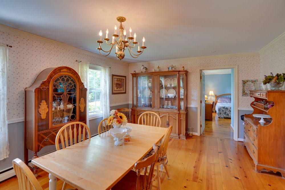 Pittsfield Home w/ Deck - 12 Mi to Jiminy Peak!
