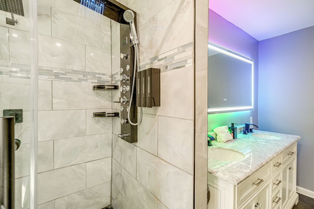 5 Mi to Dtwn: Family-friendly Home in Roanoke!