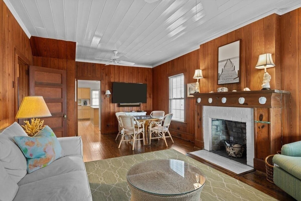 Sunset Shores 5 Bedroom Home
