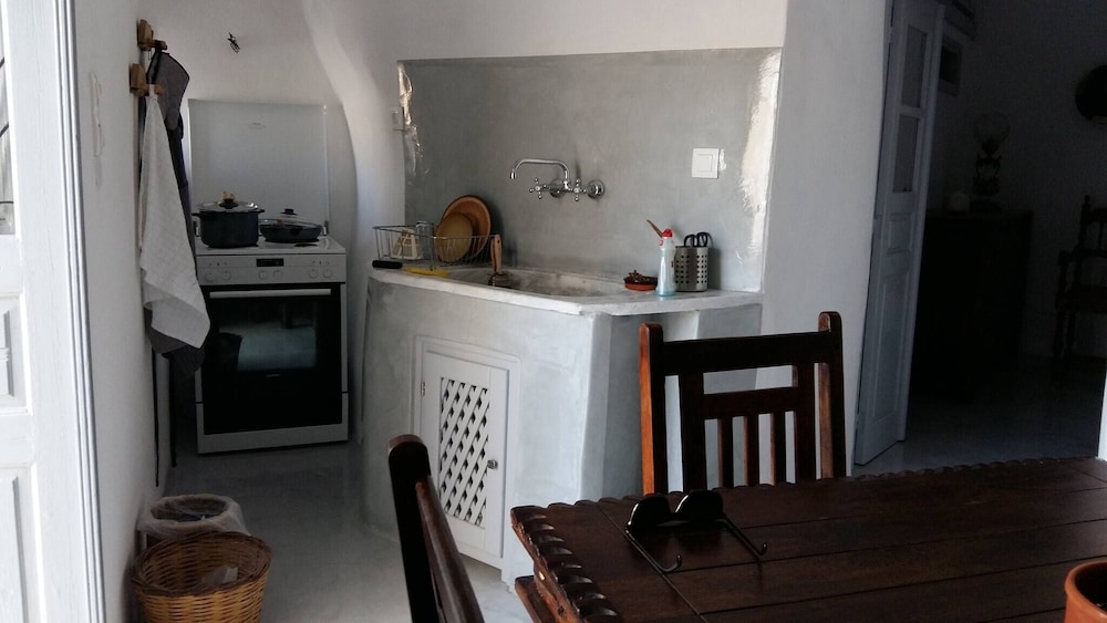 Charming 1705 Castle House in Pirgos Kallistis, Greece