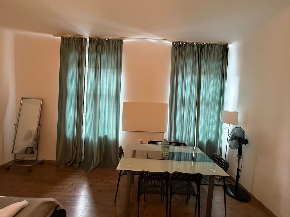 Smart 2BR Apt Close to Westbahnhof