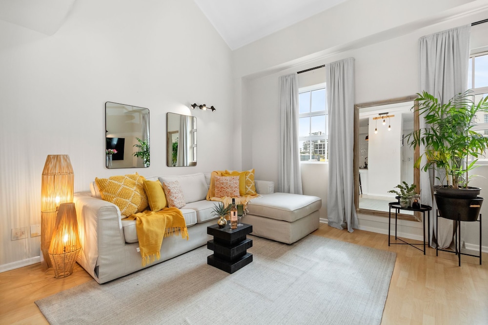 104 Hideaway Loft Studio
