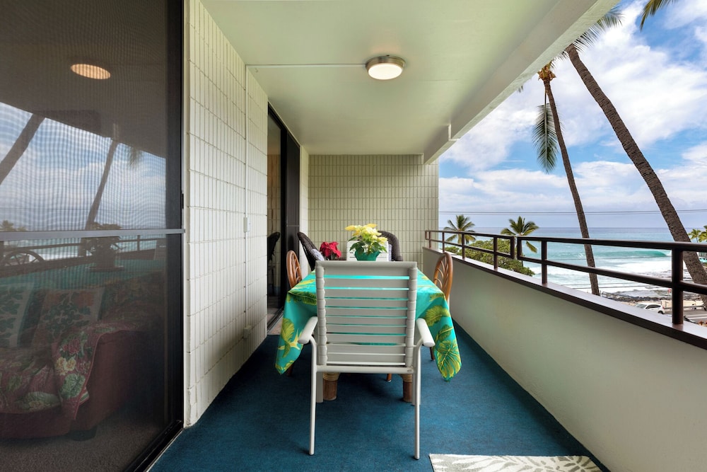 White Sands Village 214 Modern Condo for 4 w/ Enviable Ocean Views!