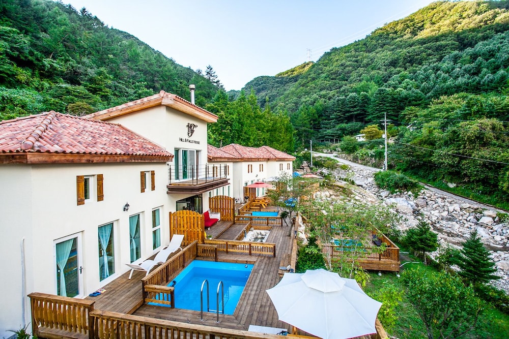 Hill & Falls House