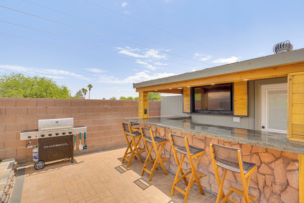 6 Mi to Dtwn: Tucson Gem w/ Outdoor Oasis!