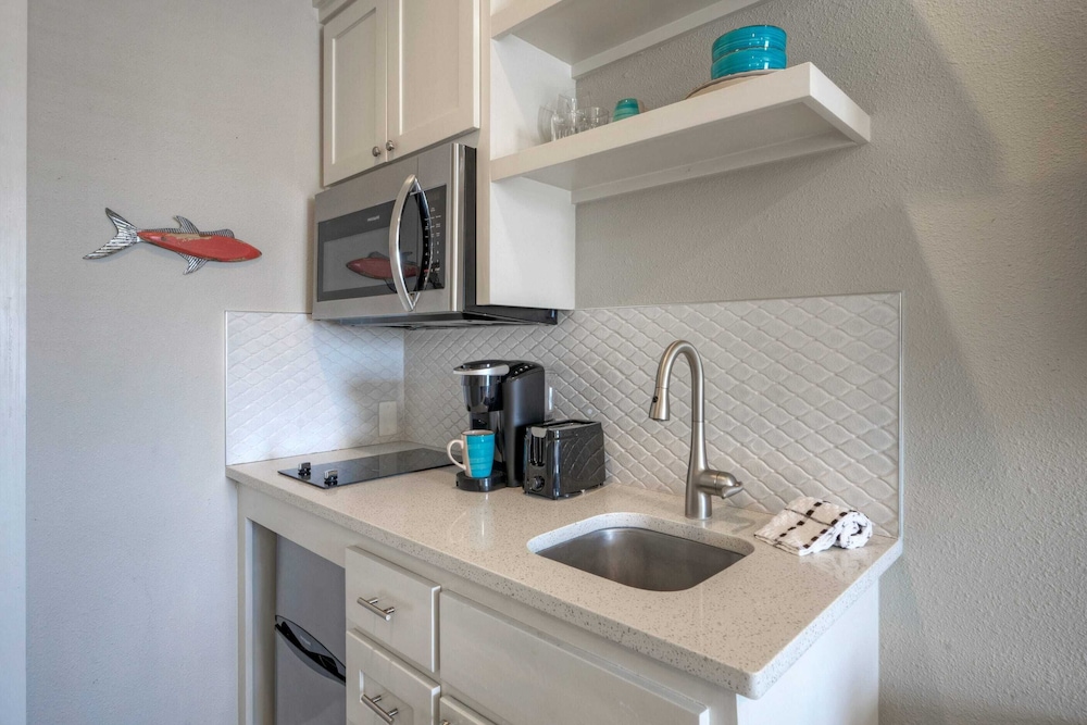 Sailfish & Dolphin Buyout by Avantstay 2 Units, Marina Front + View, Patio