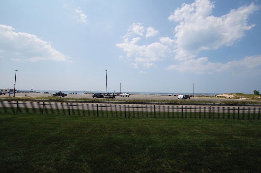 Snyder's Shoreline Inn