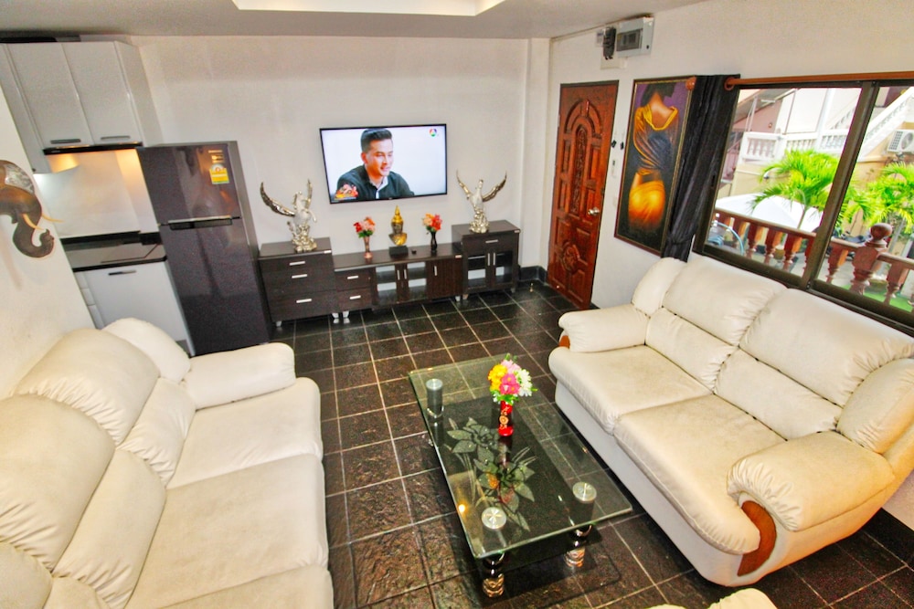 Phratamnak Inn