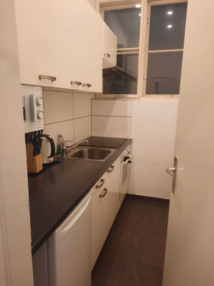 Bright 2BR Apartment Near Main Sights