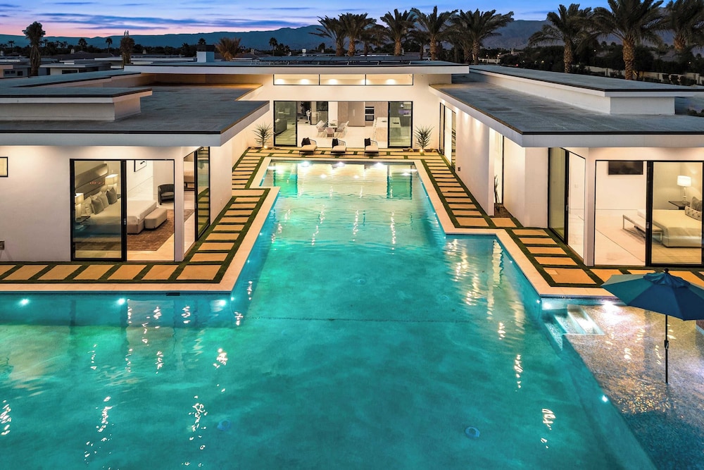 Exclusive Indio Villa Pool, Hot Tub, Putting Green Sleeps 18 Bravo #6