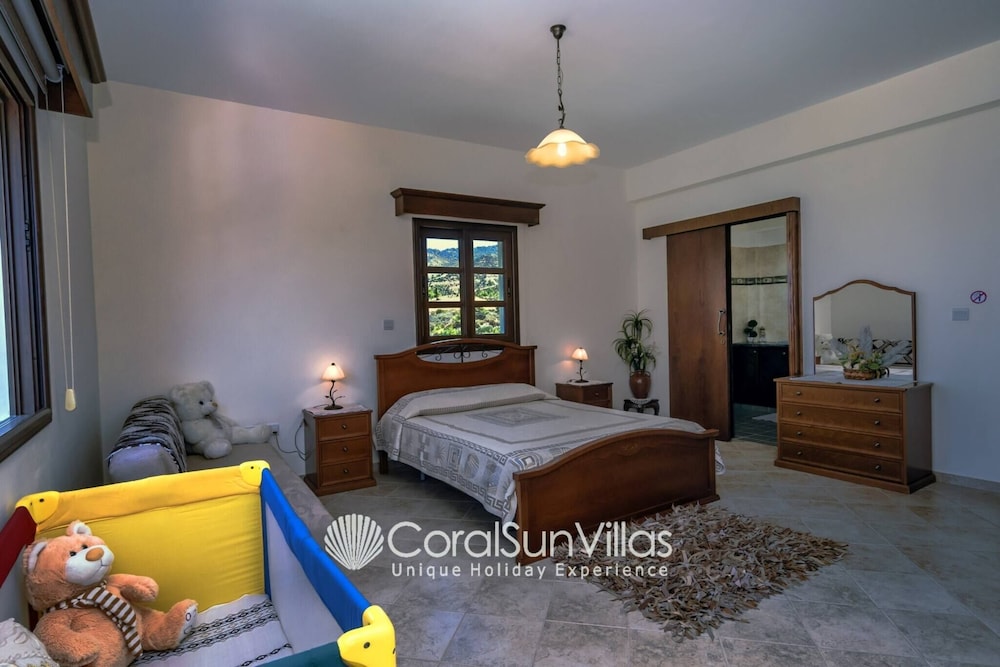 Away-from-it-all, Exceptional Sea Views Sleeps 10