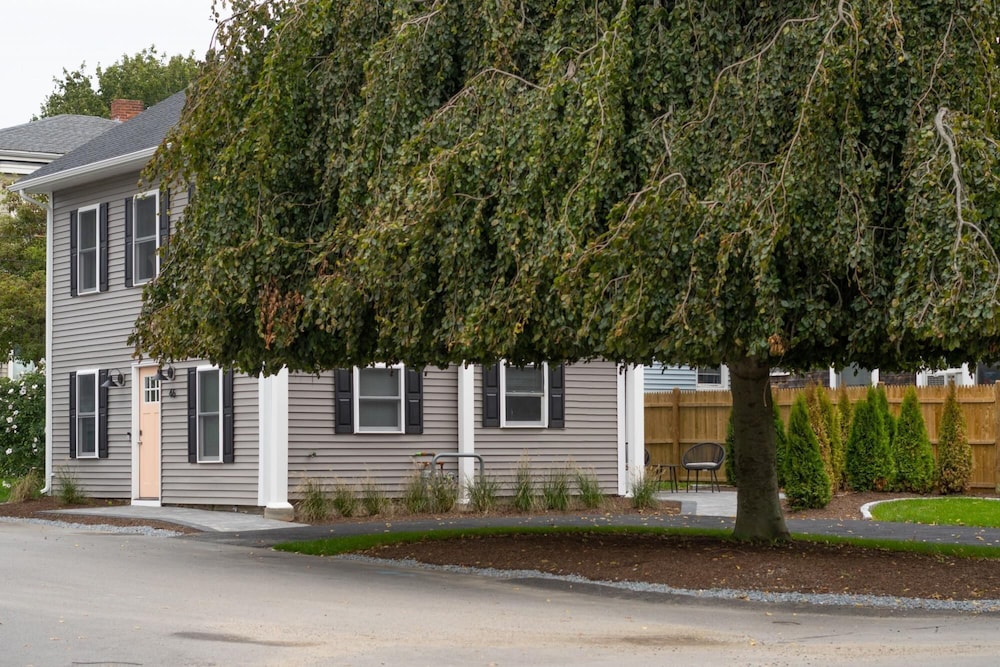 3br-heart of Newport-mins to Airport-middletown view 2