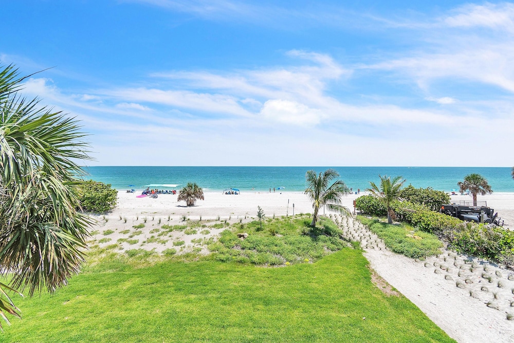 Land's End 11-306 Beach Front - Premier