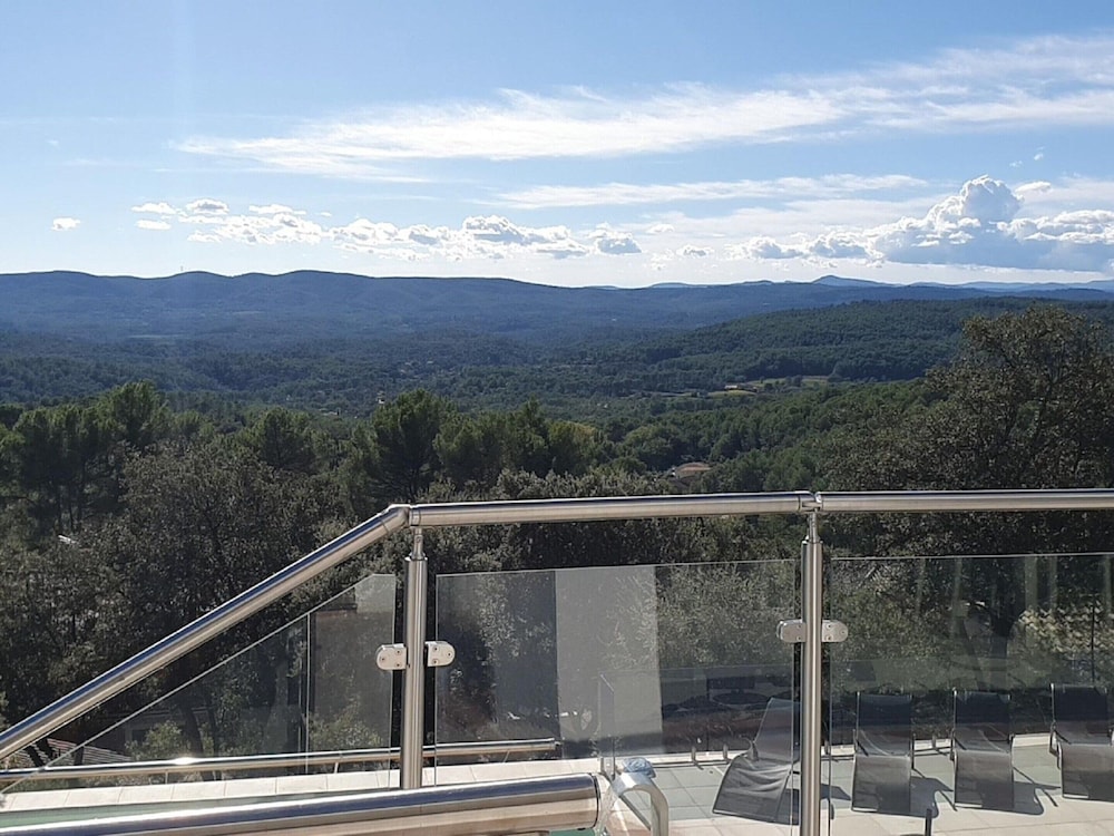 Villa in Lorgues With Private Pool