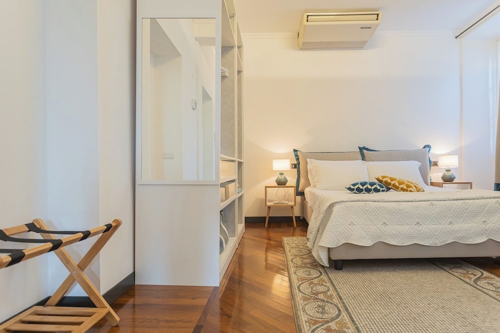 Lake Holiday Como by Rent all Como