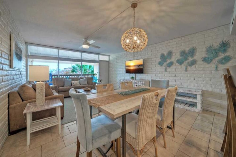Sleeps 20 3 Condos w/ Beach Access, Pool, Tennis Courts Sea Sands Complex