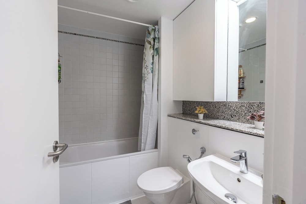 Duplex 2BR 2BA Flat Near Gloucester Rd Station