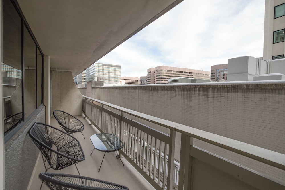 DC Airport Metroline Apartments