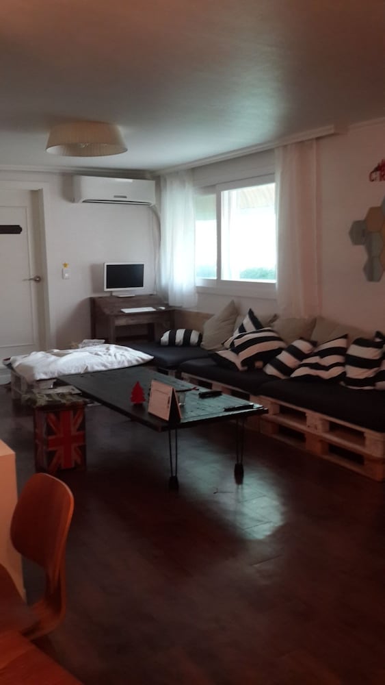 Xeromine - Hostel