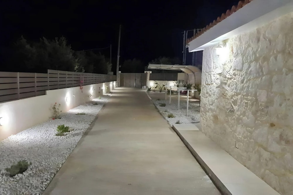 Zoi's SeaView House