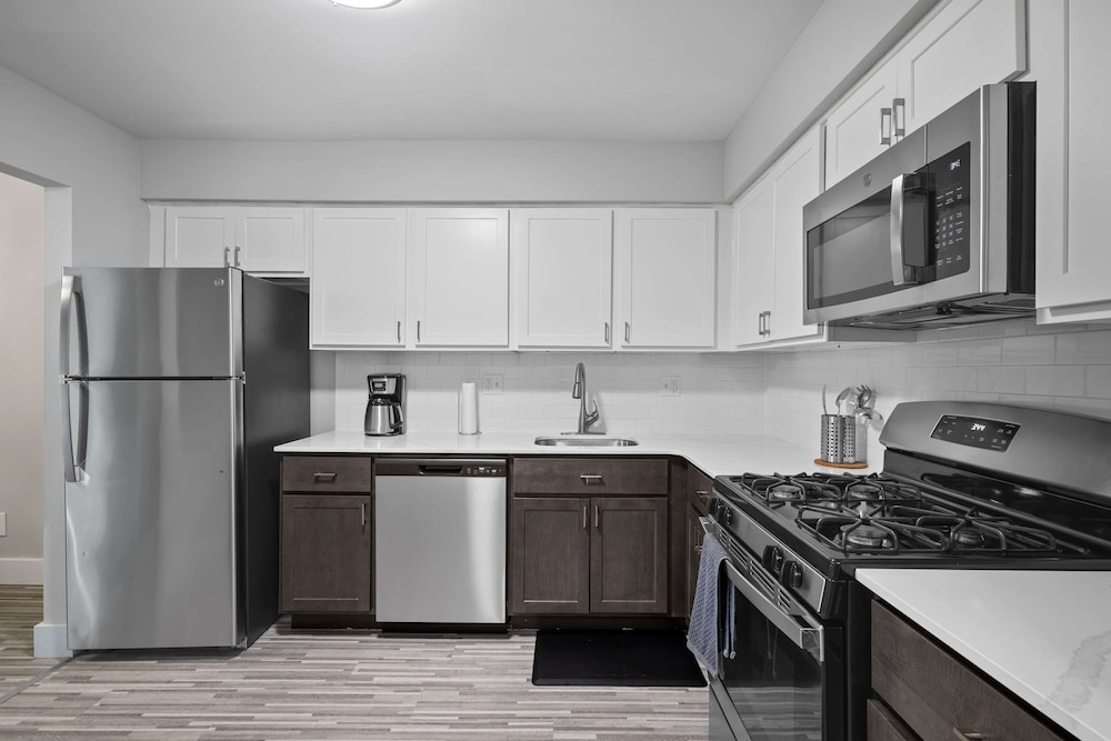 Spacious 2BR 2BA City Haven