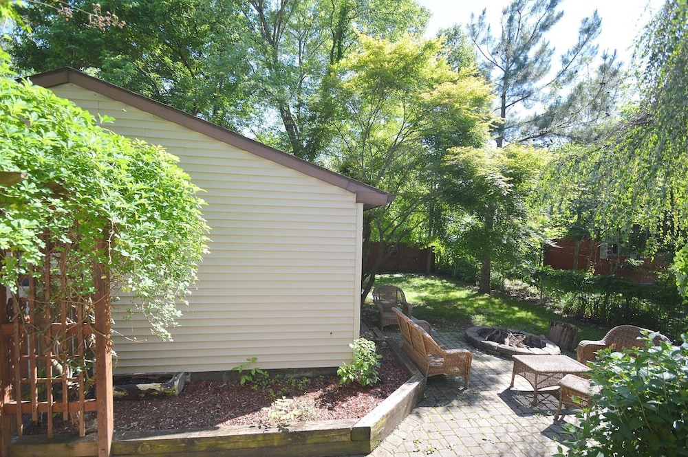 Broadway Cottage - Convenient Location!