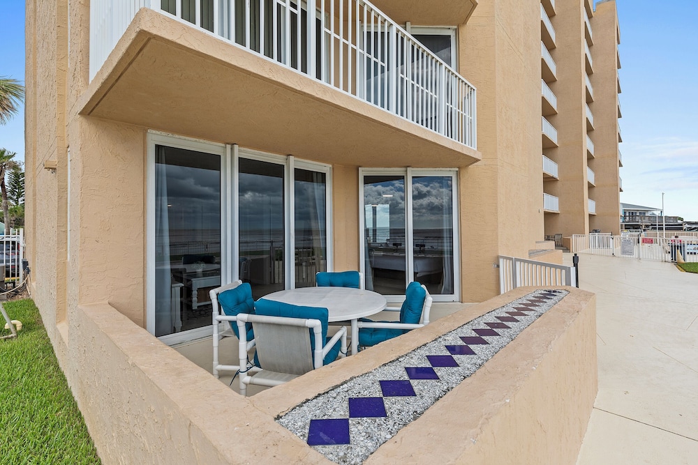 Oceania Beach Club