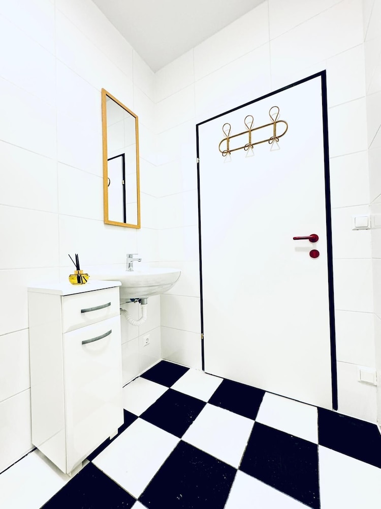 Luxury 7 Bedroom Apartment Sleeps 16