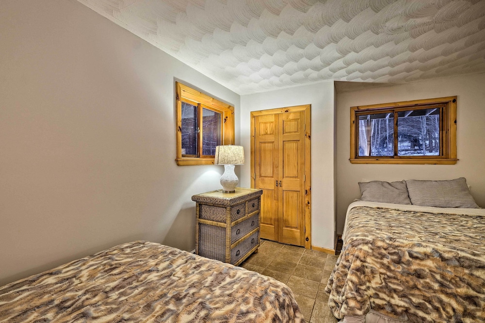 Jewett Cabin w/ Viewing Deck - 10 Mins to Skiing! view 4