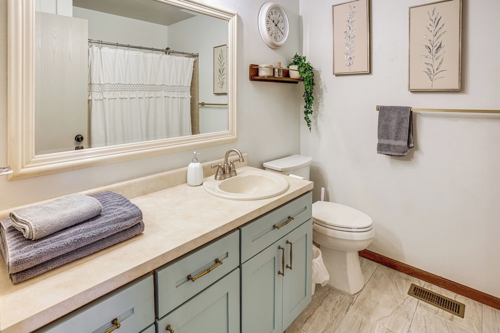 Spacious Rock Springs Stay Near Shops & Dining!