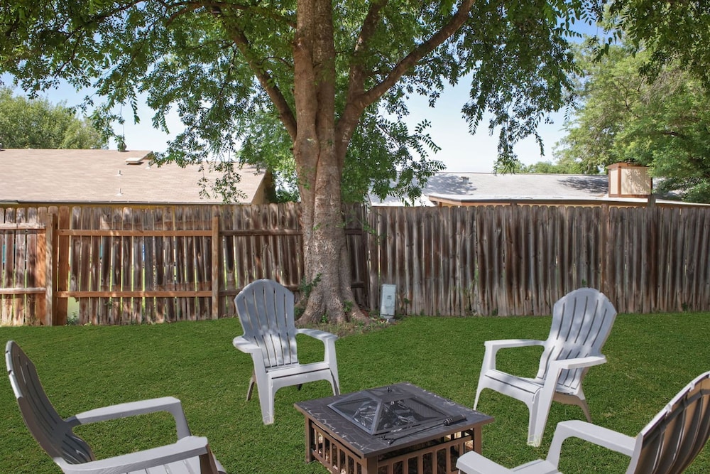 Cozy 3BR Home Family-friendly Near Attractions