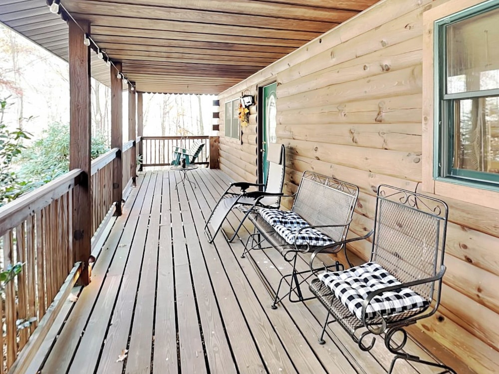 Cozy Cabin by Taylor Made Deep Creek