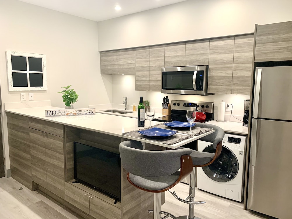 Vernon Vacations - Romantic Lakeside Studio Suite - Property Image 9