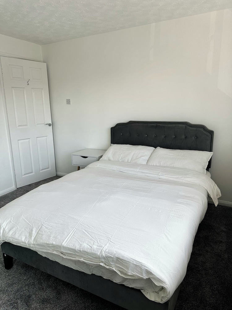Hartlepool - House - Sleeps 5 - Parking