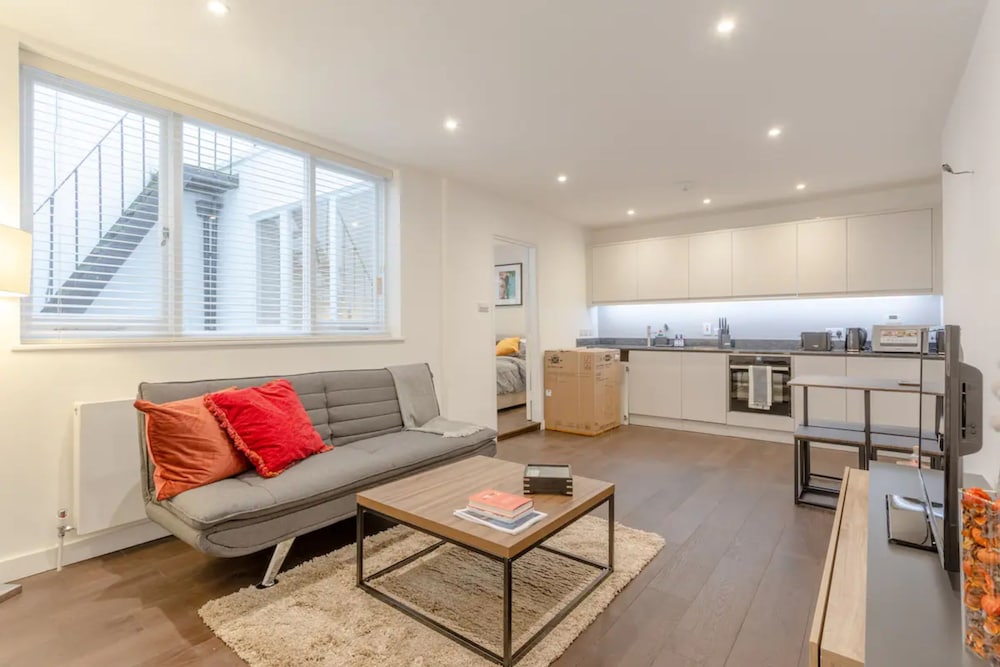 Modern Flat in the Heart of West London