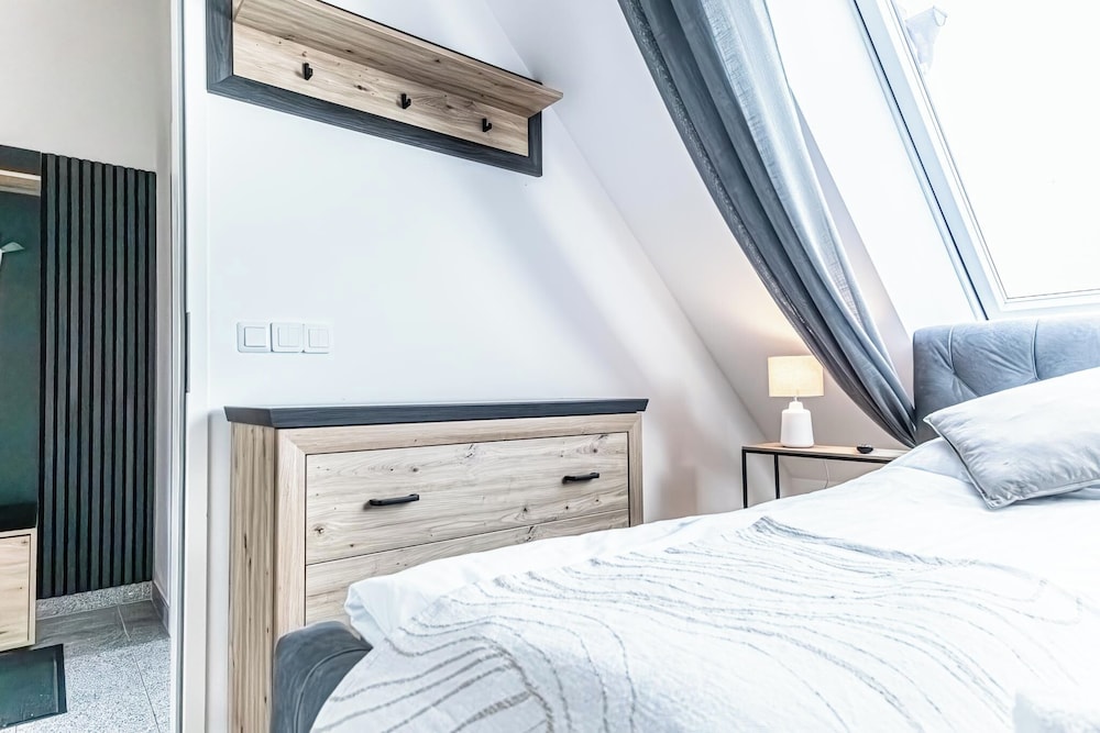 Luxury AC Balcony Apartment City Center