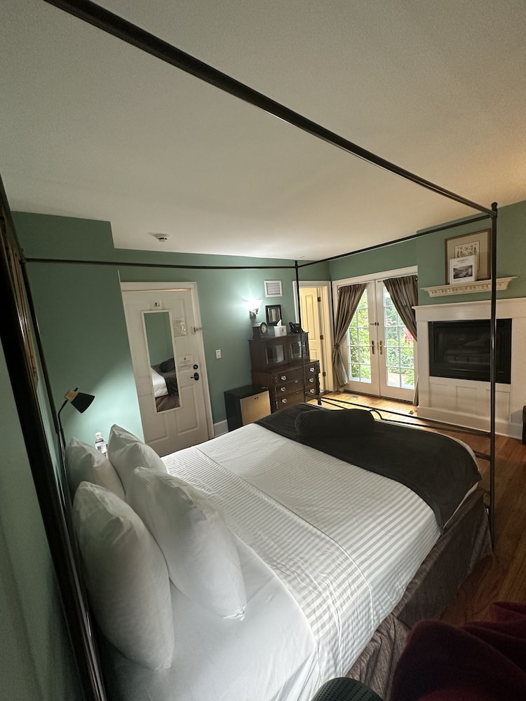 Buttermilk Falls Inn - Property Image 31