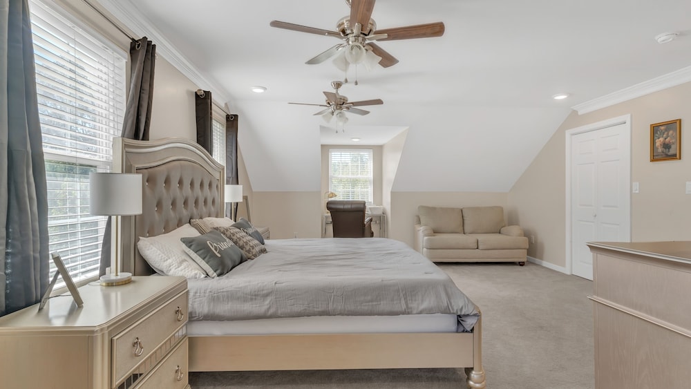 Leo Farm Villa - Beautiful Country Retreat 5 Bedroom Villa by RedAwning view 4