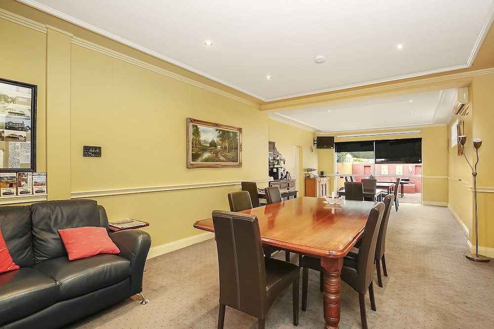 Grand Central Accommodation B&B Cobden view 2