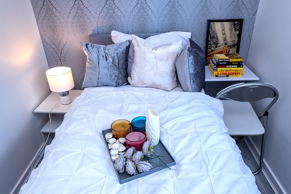 I Love London! A Stunning 2 Bed Home Sleeps 1-3!