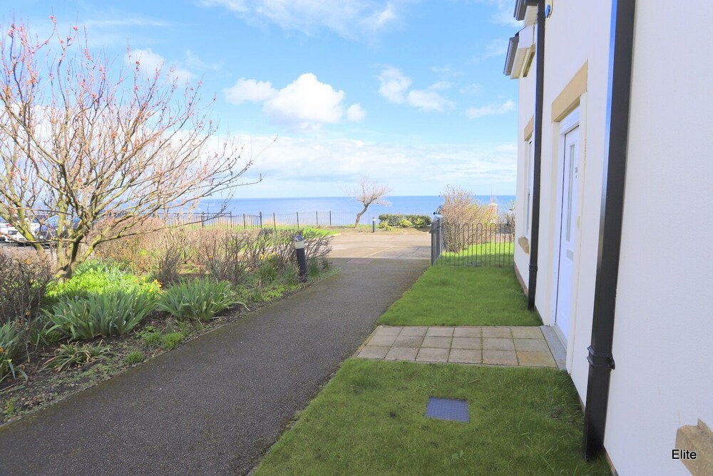 Beautiful 2-bed Sea Front House in Seaham, photo 9