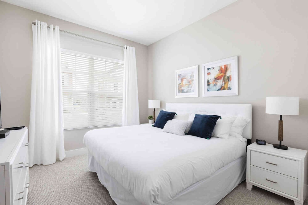 Stylish 4bed Townhome at Summerville Near Disney