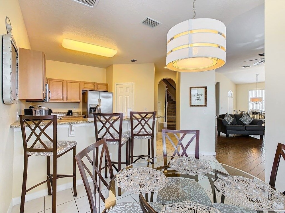 Spacious 5br Home W/ Private Pool+spa In Scenic Davenport Location 5 Bedroom Villa