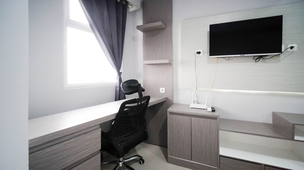 Nice And Comfy Studio At Grand Dharmahusada Lagoon Apartment