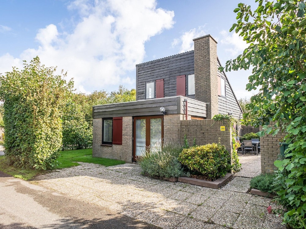 Detached Holiday Home With Dishwasher Located on Texel
