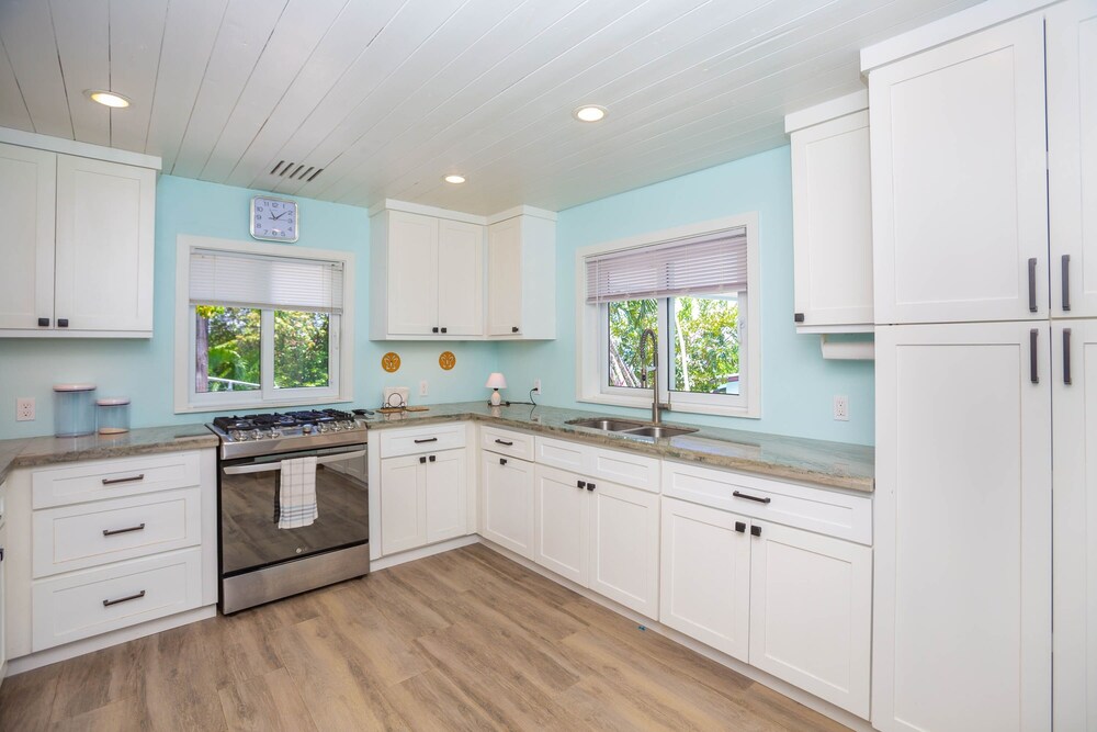 Villa Valentina 2 Bedroom Home by Redawning view 4